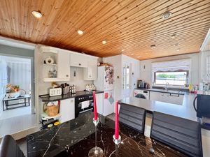 Photo 16- click for photo gallery